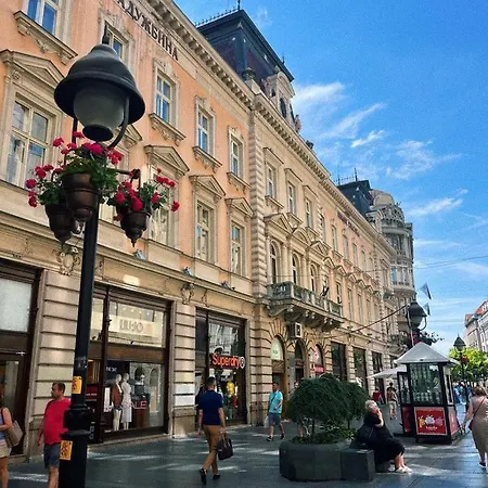 Hostal The Horse Monument *